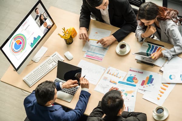 External and internal communication of companies